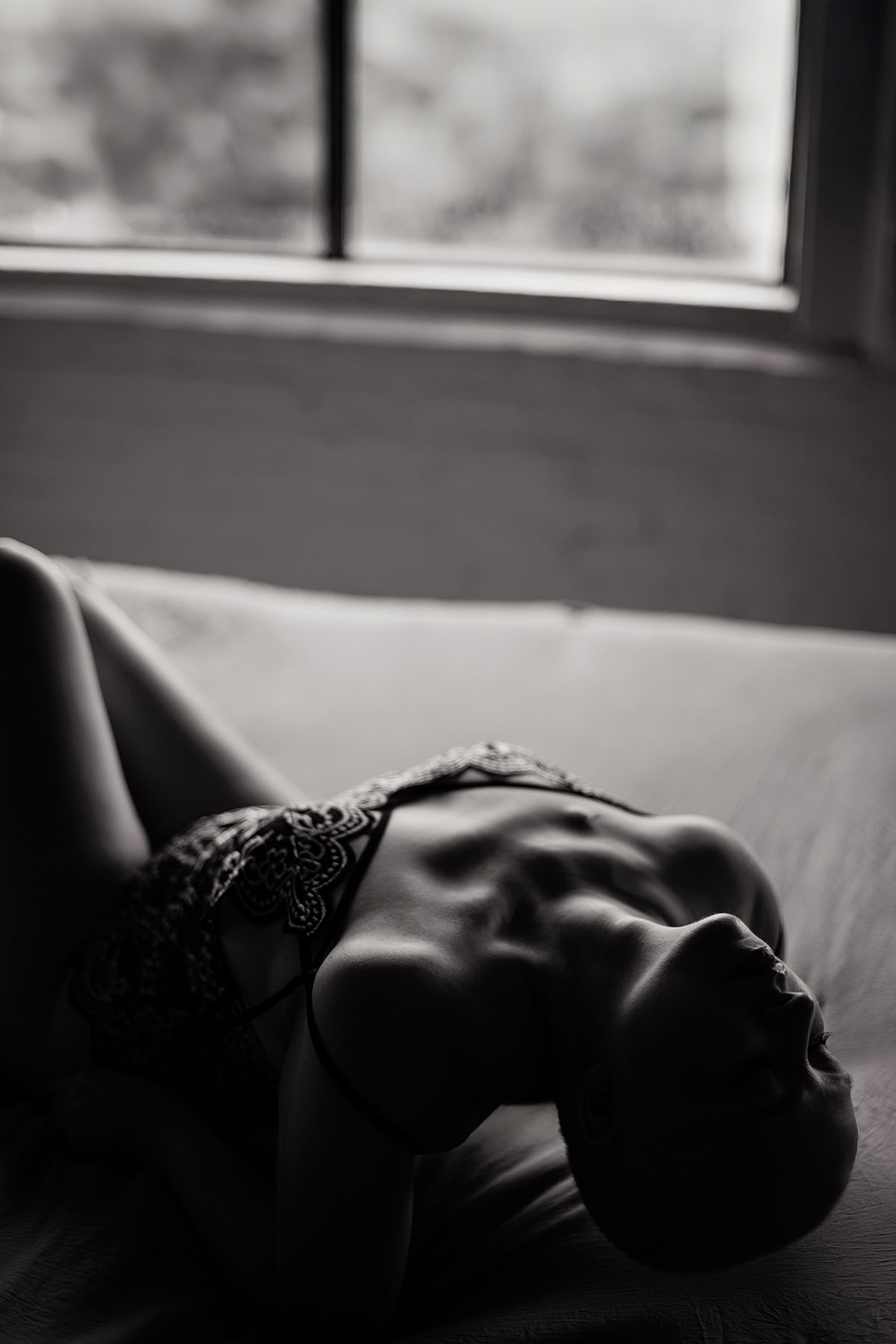 lfboudoir Elegant and confident boudoir shot of a breast cancer survivor.057